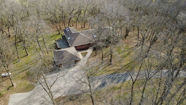 2062 Hickory Trail, Pella, IA 50219