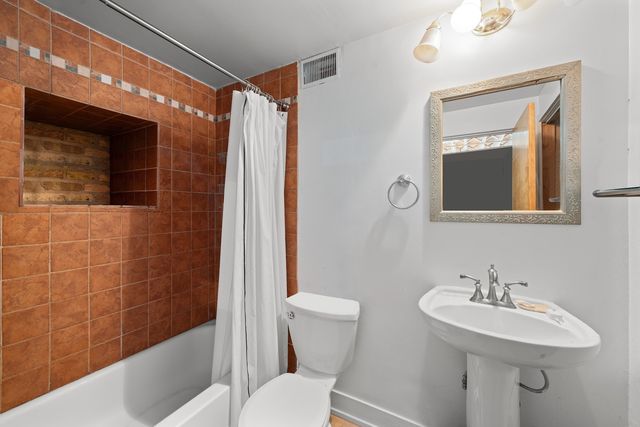 525 N Halsted Street 215, Chicago, IL 60642