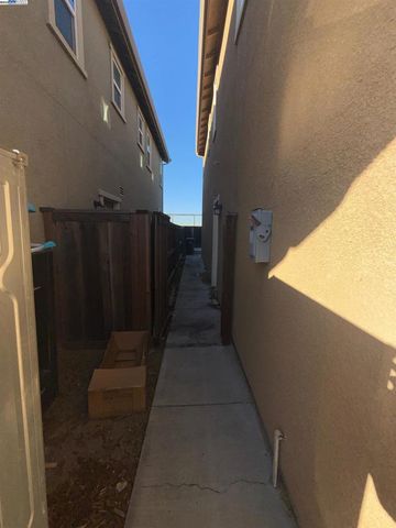 2746 Gracie Pl, Fairfield, CA 94533