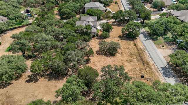 9041 Schoenthal Rd, Garden Ridge, TX 78266