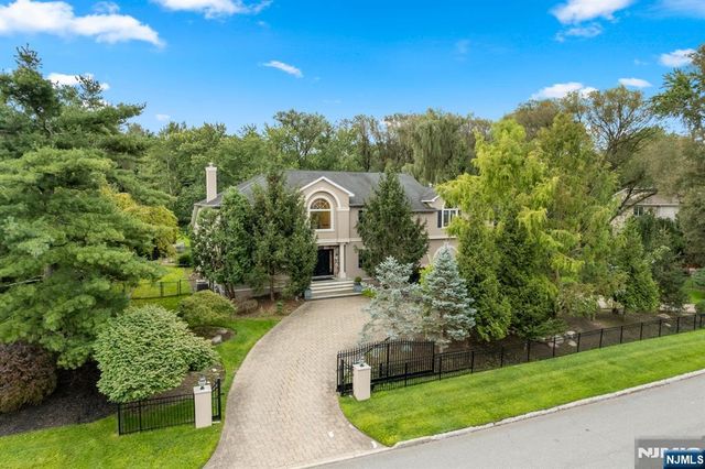 74 Sherwood Road, Norwood, NJ 07648