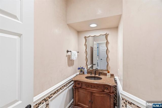 74 Sherwood Road, Norwood, NJ 07648