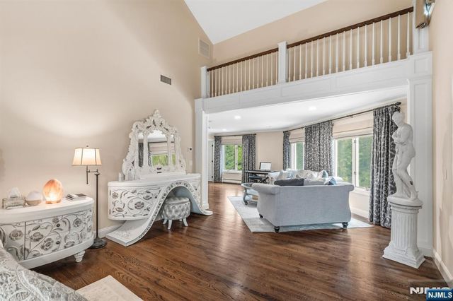 74 Sherwood Road, Norwood, NJ 07648