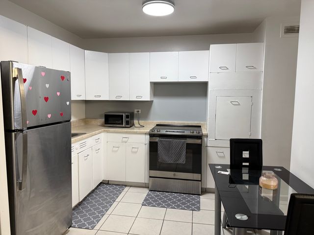 6301 N Sheridan Road 9M, Chicago, IL 60660