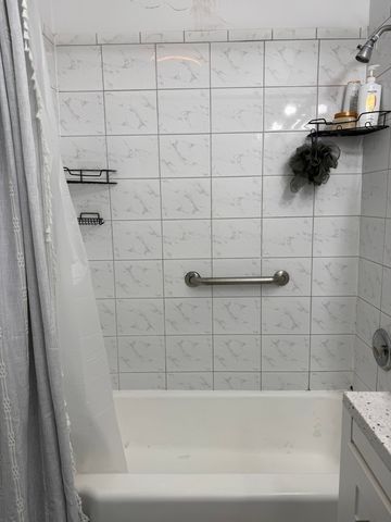 6301 N Sheridan Road 9M, Chicago, IL 60660