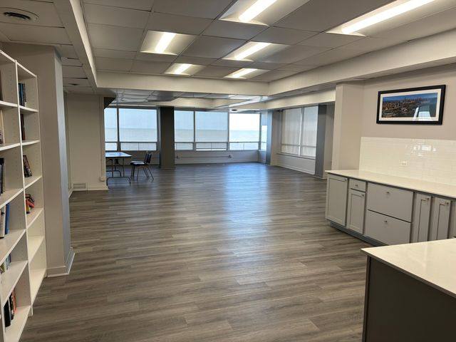 6301 N Sheridan Road 9M, Chicago, IL 60660