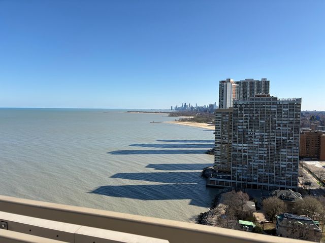 6301 N Sheridan Road 9M, Chicago, IL 60660