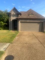 6838 LAGRANGE CIR N, Cordova, TN 38018