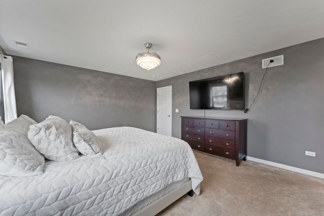 1017 Kessler Drive, Mundelein, IL 60060