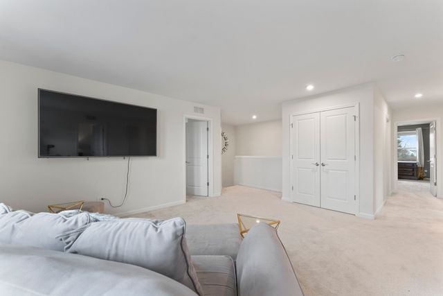 1017 Kessler Drive, Mundelein, IL 60060