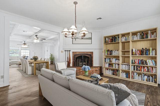 612 W San Antonio St, Fredericksburg, TX 78624