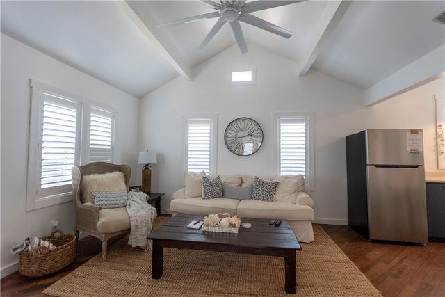 227 S 11th St, Port Aransas, TX 78373