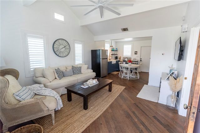 227 S 11th St, Port Aransas, TX 78373
