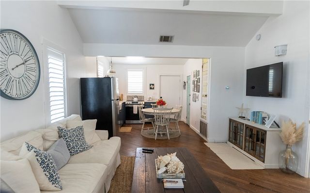 227 S 11th St, Port Aransas, TX 78373