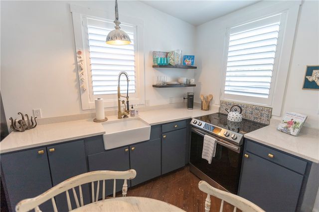 227 S 11th St, Port Aransas, TX 78373