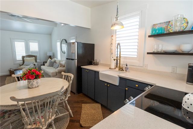 227 S 11th St, Port Aransas, TX 78373