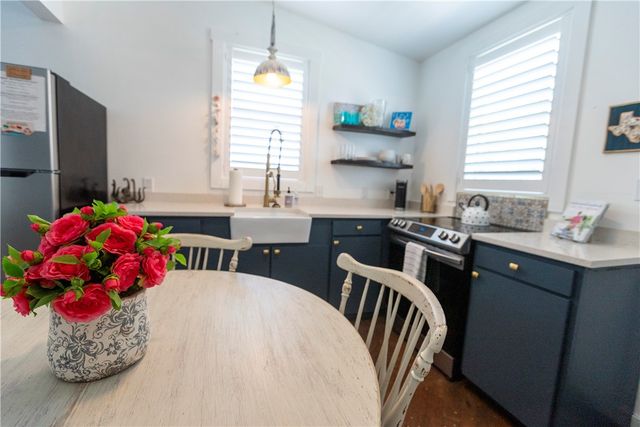227 S 11th St, Port Aransas, TX 78373