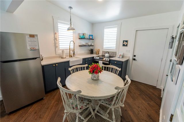 227 S 11th St, Port Aransas, TX 78373