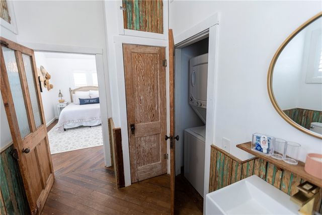 227 S 11th St, Port Aransas, TX 78373