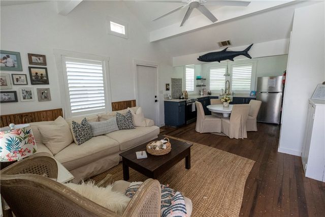 227 S 11th St, Port Aransas, TX 78373