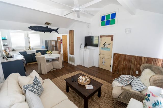 227 S 11th St, Port Aransas, TX 78373