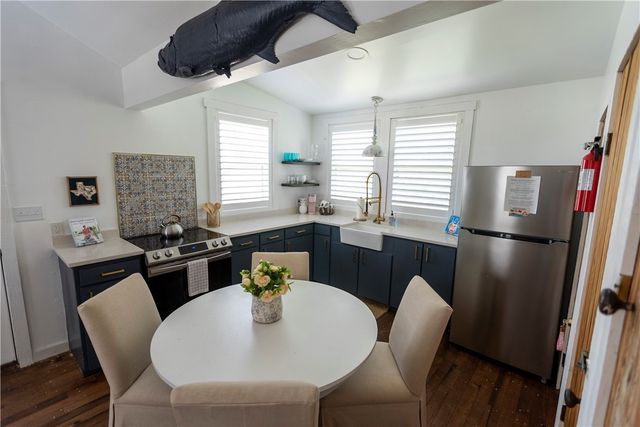 227 S 11th St, Port Aransas, TX 78373