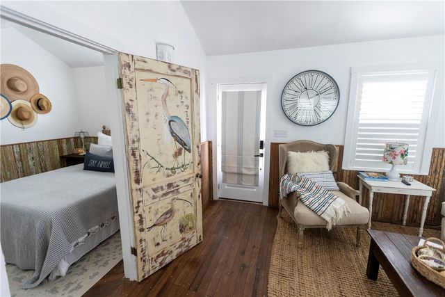 227 S 11th St, Port Aransas, TX 78373