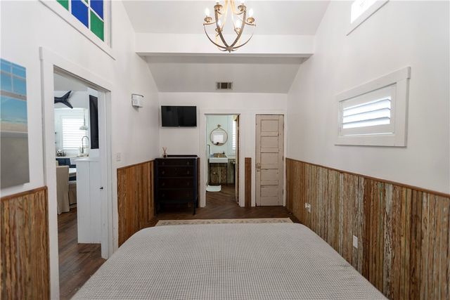 227 S 11th St, Port Aransas, TX 78373