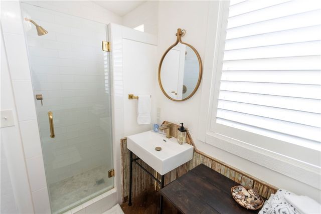 227 S 11th St, Port Aransas, TX 78373