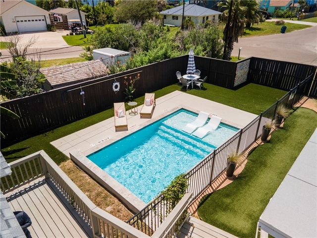227 S 11th St, Port Aransas, TX 78373