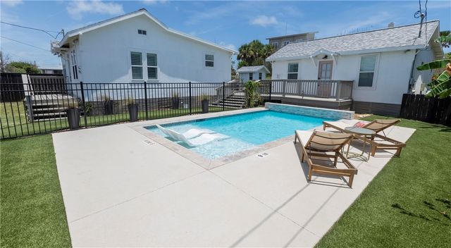 227 S 11th St, Port Aransas, TX 78373