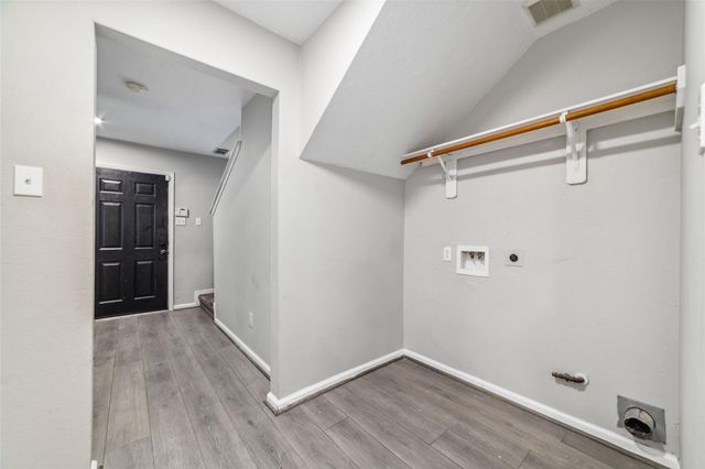 10810 Meadow Walk Lane, Houston, TX 77067