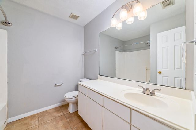 10810 Meadow Walk Lane, Houston, TX 77067