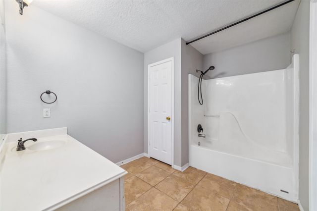 10810 Meadow Walk Lane, Houston, TX 77067