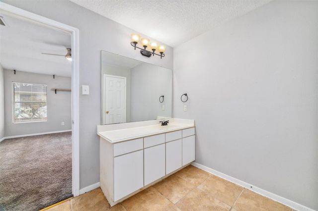 10810 Meadow Walk Lane, Houston, TX 77067