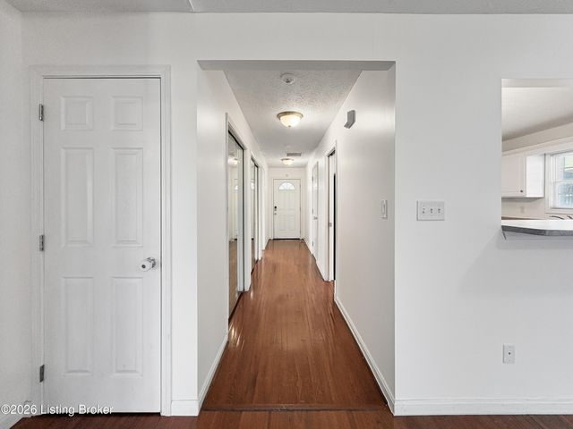 12007 Fallen Oak Ct, Louisville, KY 40245