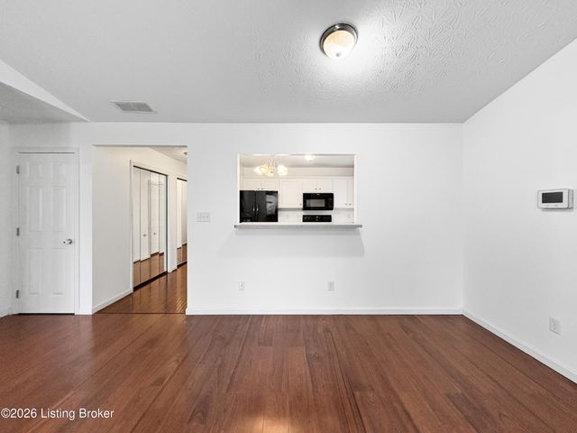 12007 Fallen Oak Ct, Louisville, KY 40245