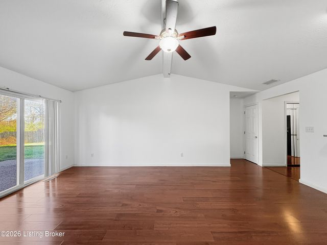 12007 Fallen Oak Ct, Louisville, KY 40245