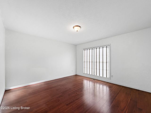 12007 Fallen Oak Ct, Louisville, KY 40245