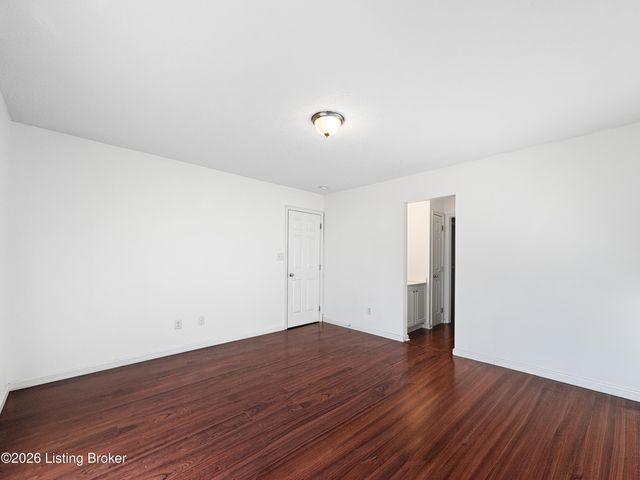 12007 Fallen Oak Ct, Louisville, KY 40245