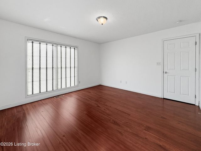 12007 Fallen Oak Ct, Louisville, KY 40245