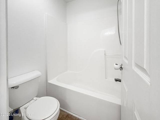 12007 Fallen Oak Ct, Louisville, KY 40245