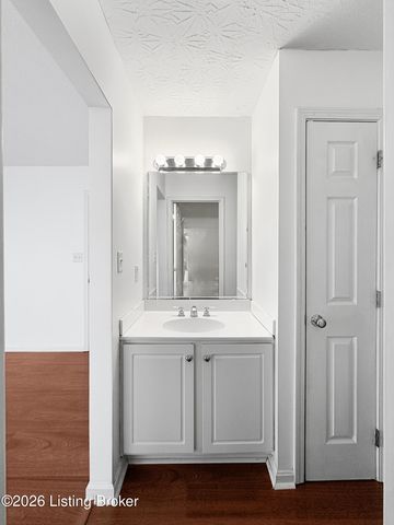 12007 Fallen Oak Ct, Louisville, KY 40245