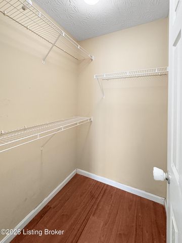 12007 Fallen Oak Ct, Louisville, KY 40245