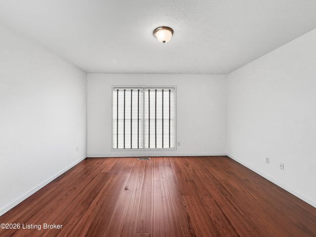 12007 Fallen Oak Ct, Louisville, KY 40245