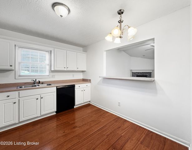 12007 Fallen Oak Ct, Louisville, KY 40245