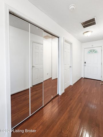 12007 Fallen Oak Ct, Louisville, KY 40245