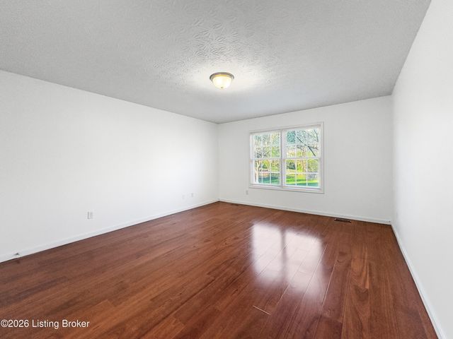 12007 Fallen Oak Ct, Louisville, KY 40245