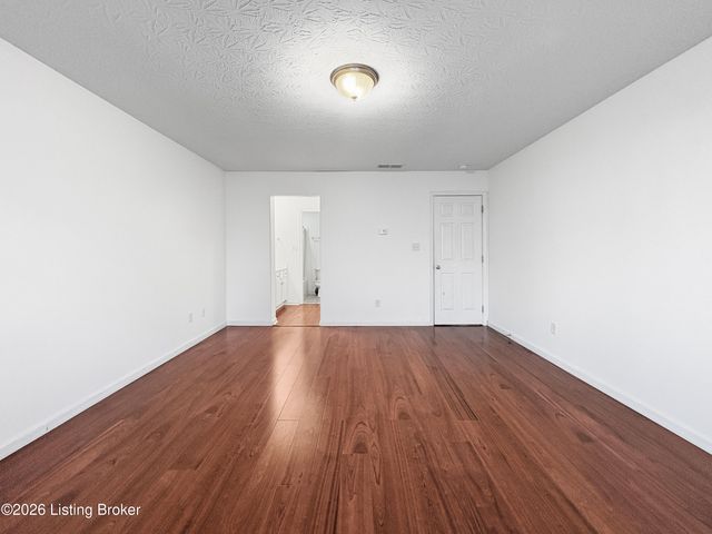 12007 Fallen Oak Ct, Louisville, KY 40245