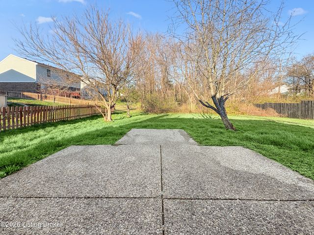 12007 Fallen Oak Ct, Louisville, KY 40245